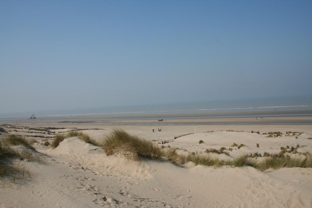 Jeugdherberg De Peerdevisser Oostduinkerke Exterior foto